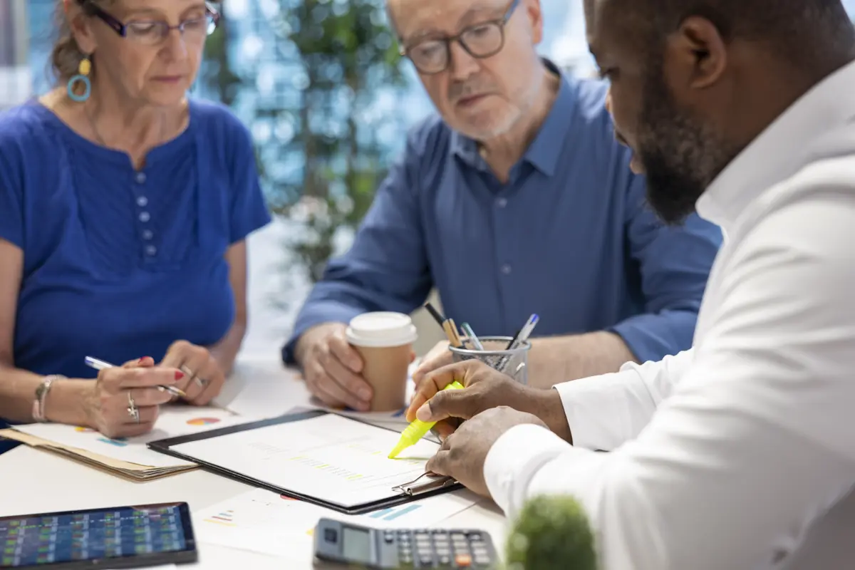 Fator R para Médicos: Como Reduzir Sua Tributação de 15,5% para 6% em 2026